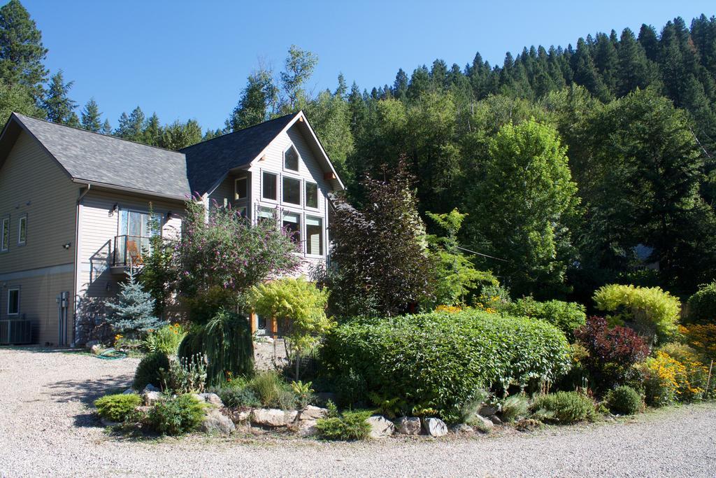 Windborne Bed & Breakfast Castlegar Exterior foto